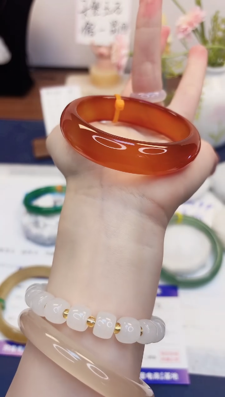 【闪购商品】石英质玉手镯未镶嵌75-玛瑙-圈口56