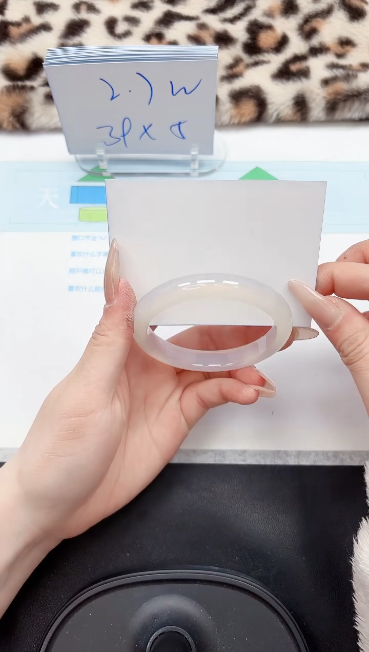 【闪购商品】石英质玉手镯未镶嵌316-61