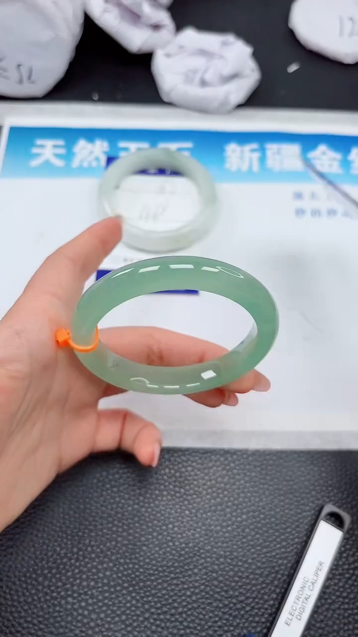 【闪购商品】石英质玉手镯未镶嵌618