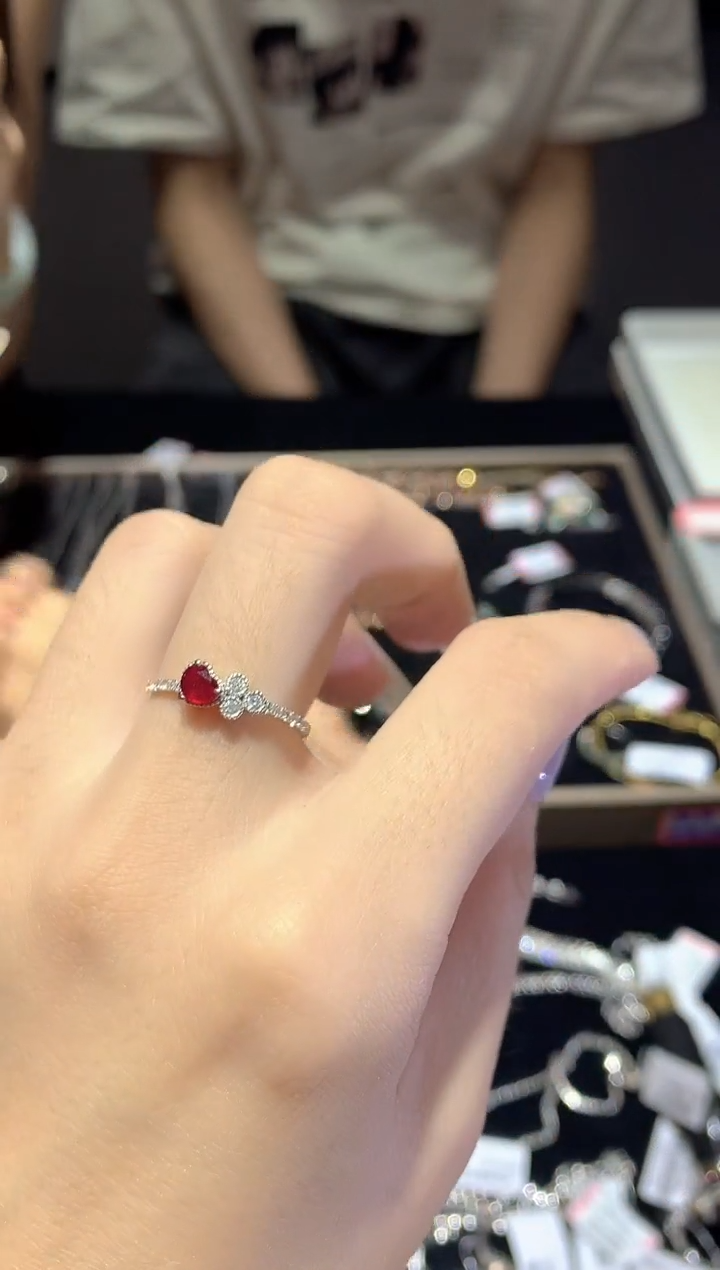 红宝石戒指18K金镶嵌杨教授188