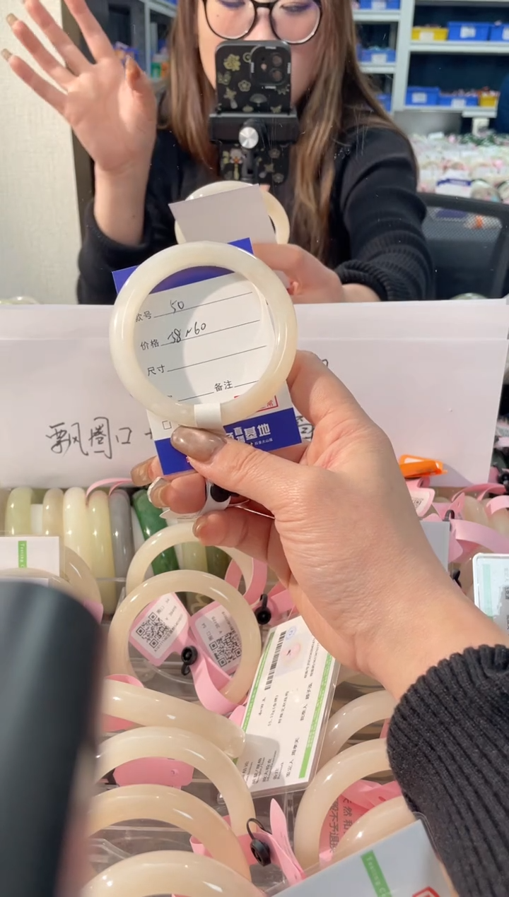 【闪购商品】和田玉手镯未镶嵌50