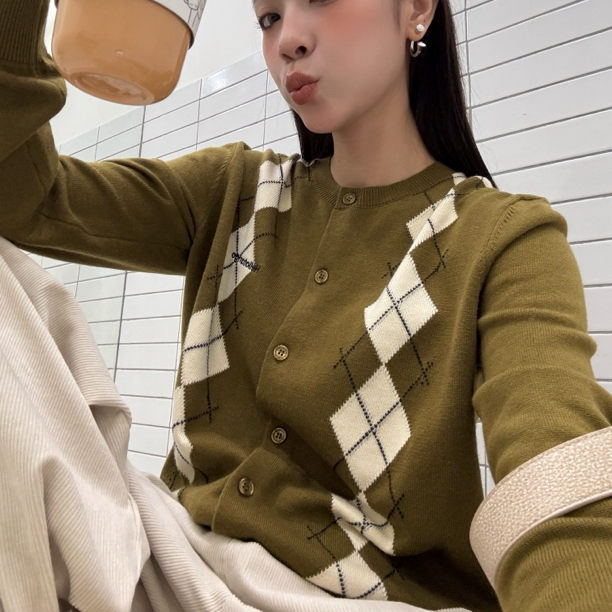 HELLOTANGO《温莎往事》小众设计菱格格纹套头保暖针织衫8307#