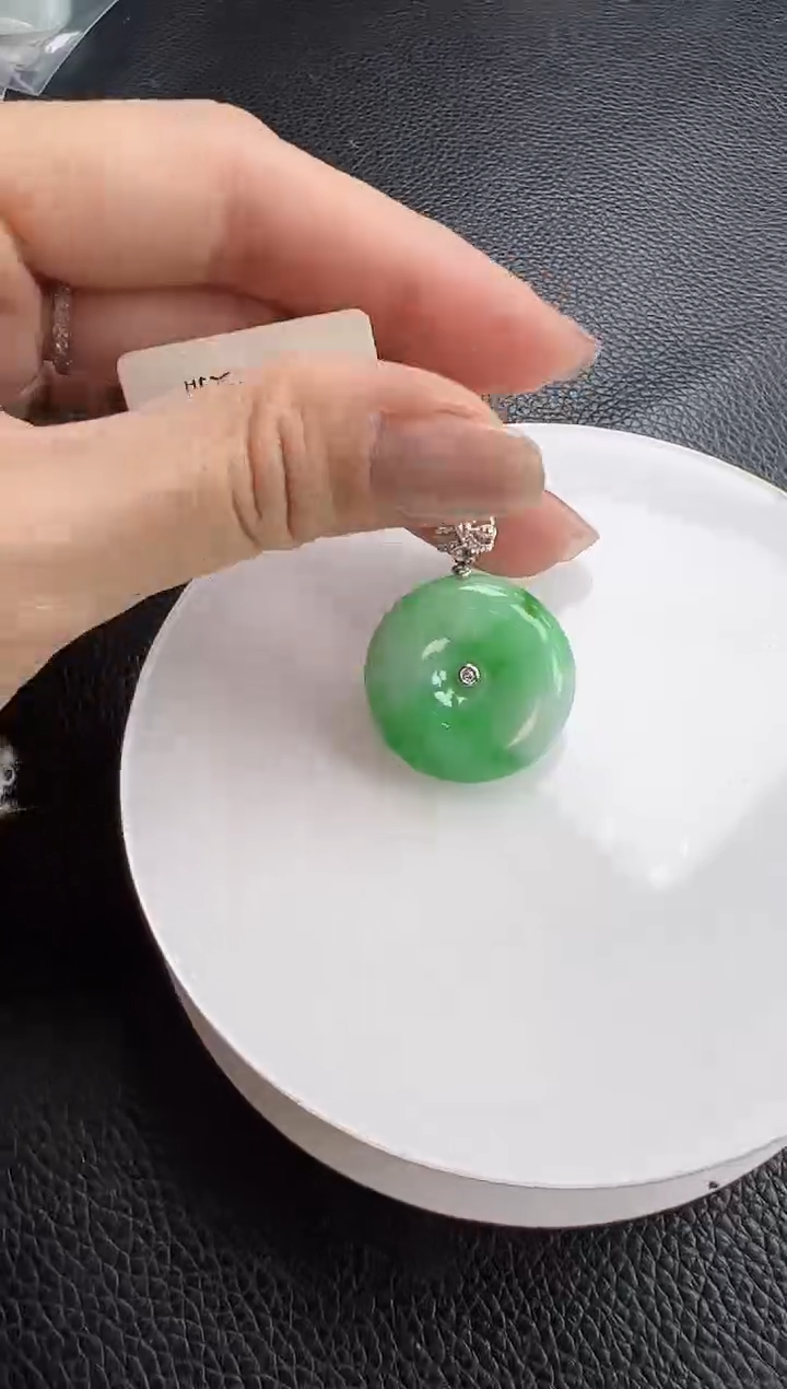 【闪购商品】翡翠颈饰18K金镶嵌YM911-10平安扣