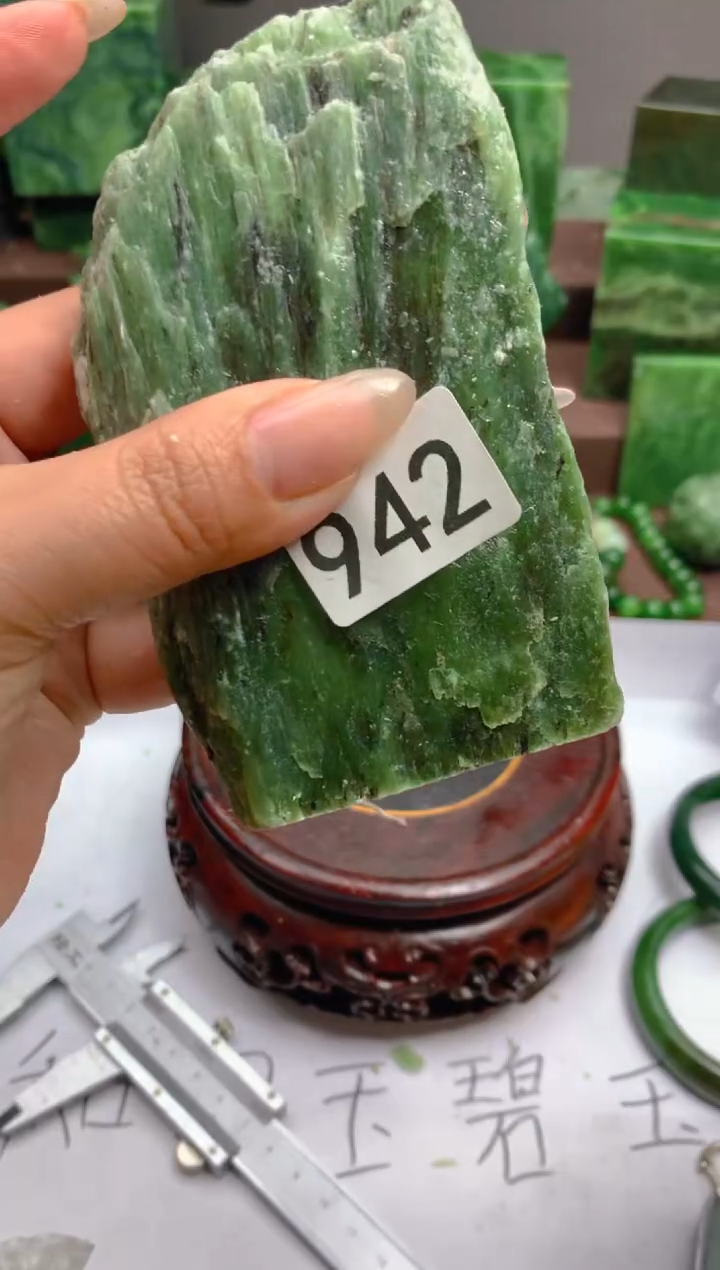 和田玉（碧玉）未镶嵌珠宝半成品1