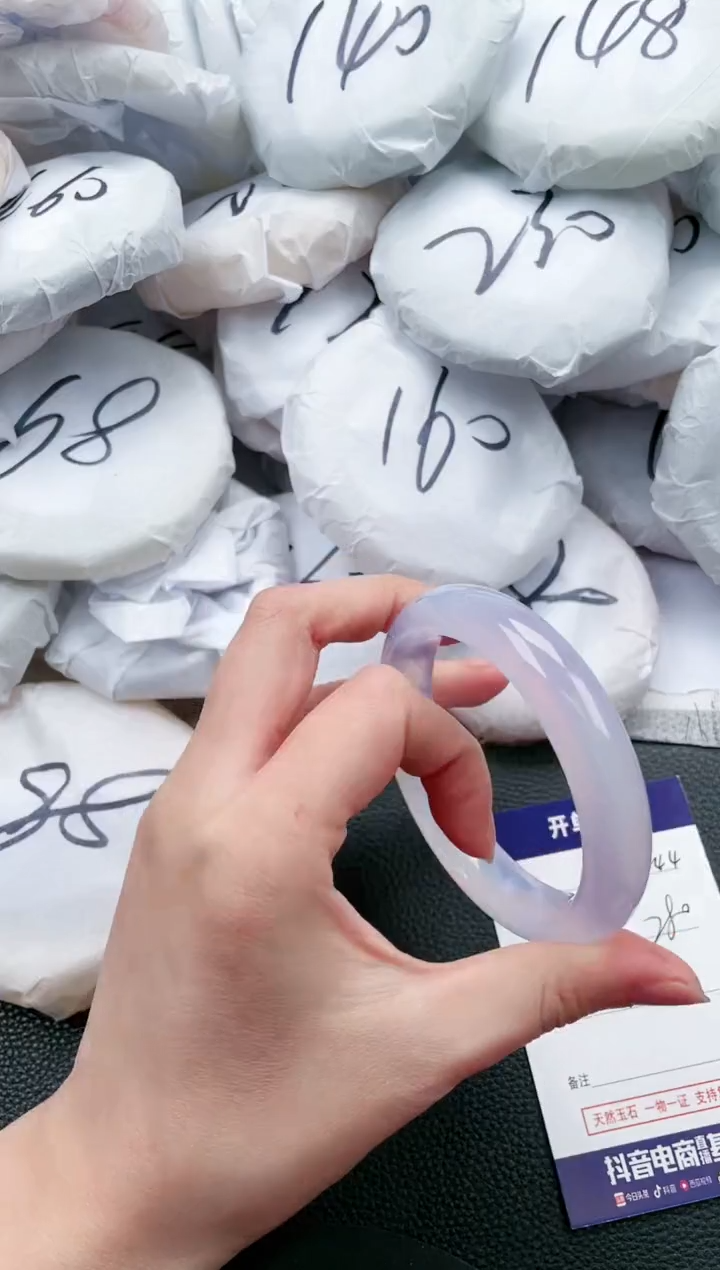 【闪购商品】石英质玉手镯未镶嵌L244