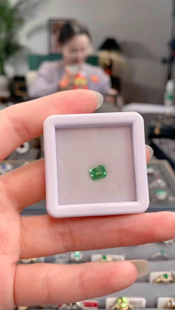 【闪购商品】石榴石（沙弗莱）裸石未镶嵌1.1ct裸石