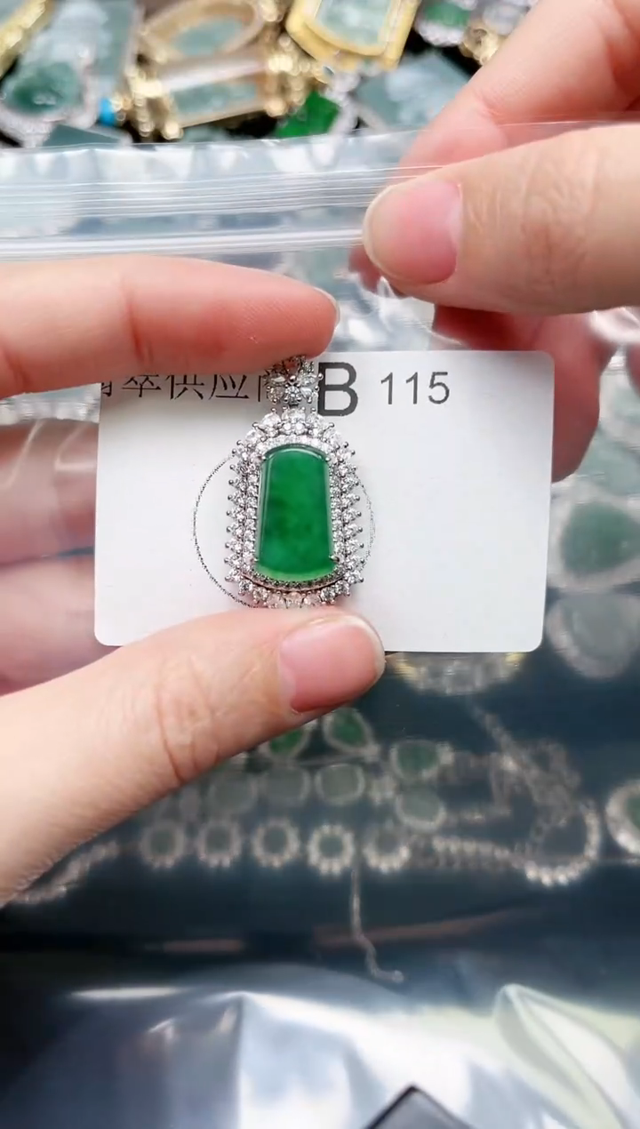 【闪购商品】翡翠颈饰未镶嵌115赠皮绳