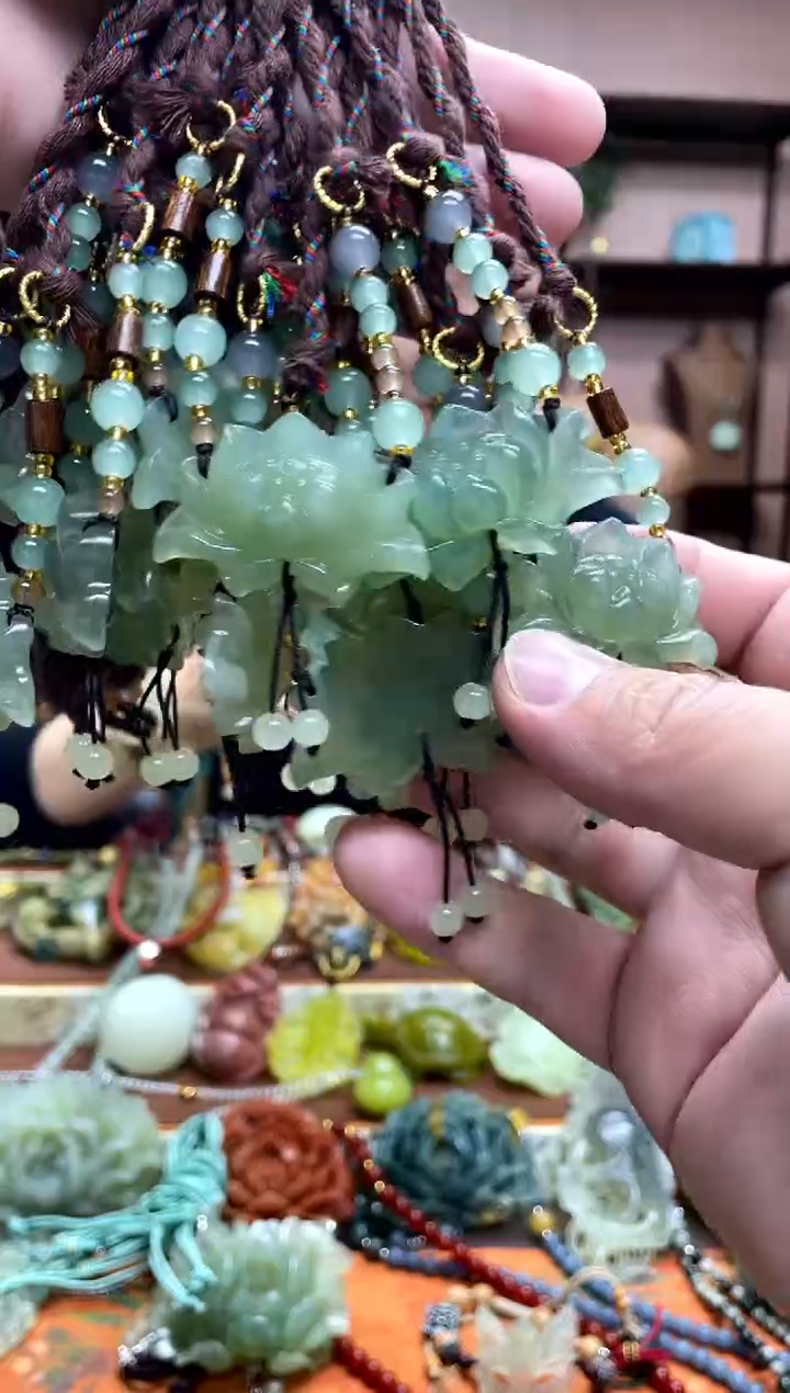 未镶嵌岫玉吊坠多样性发货发其中之一