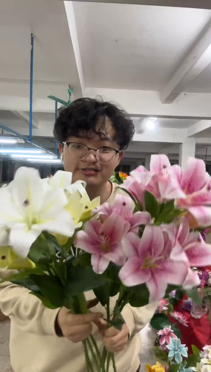 【闪购商品】仿真花束百合花8束4白4粉