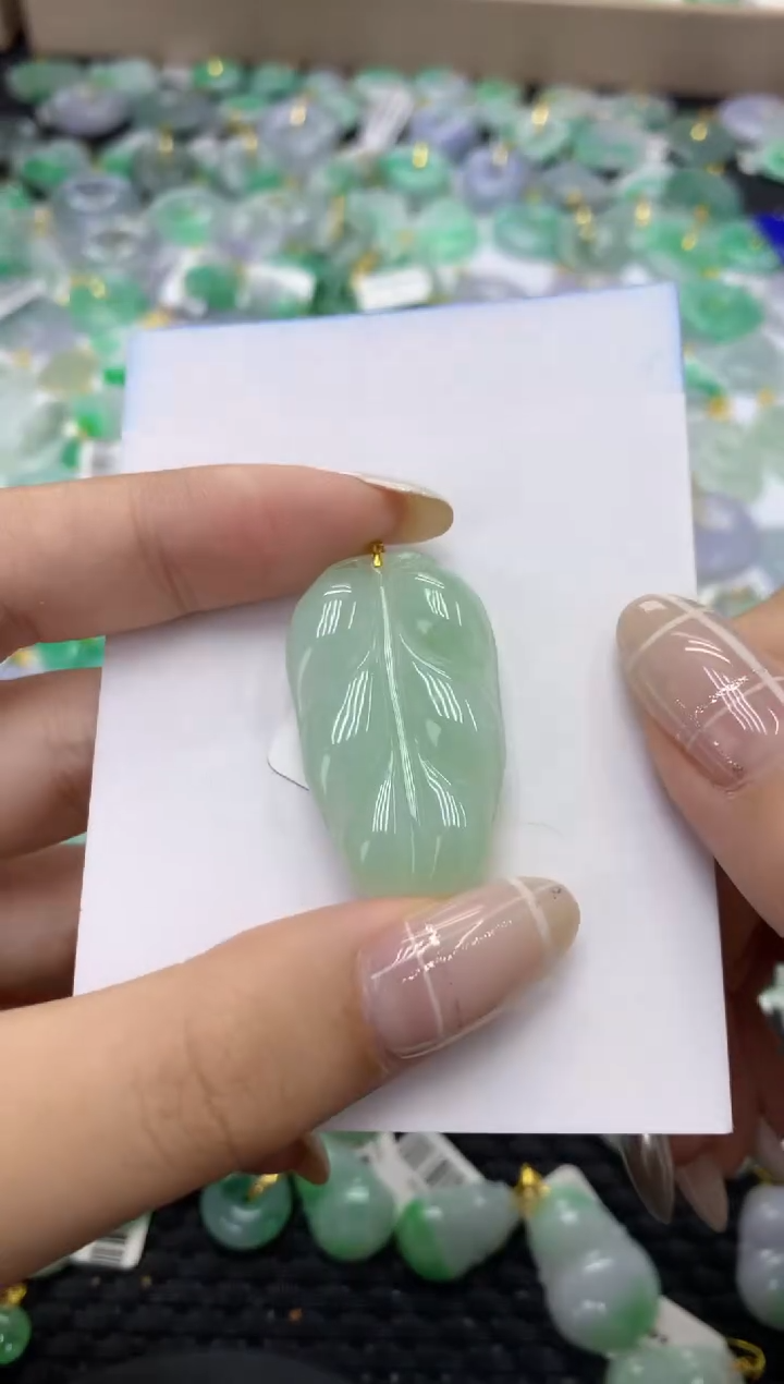 翡翠18K金镶嵌颈饰天然缅甸翡翠A货