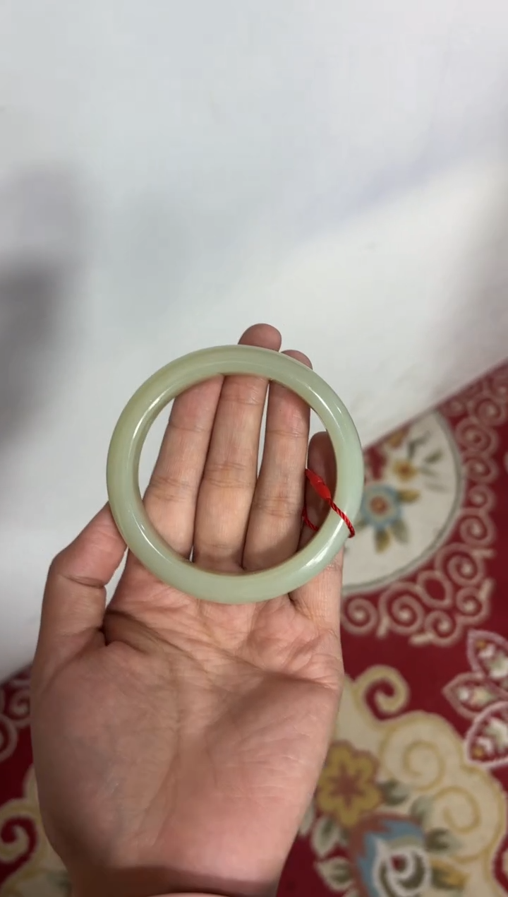 【闪购商品】和田玉手镯未镶嵌且末微色差迪克兰59+