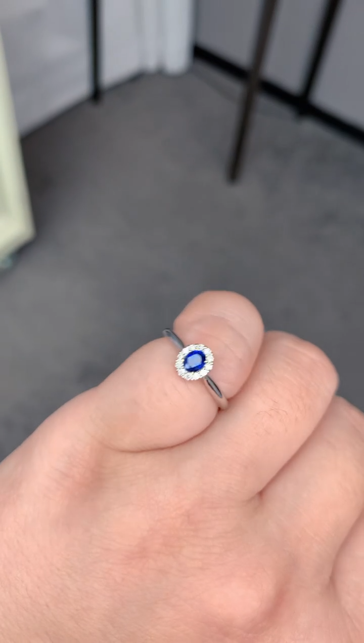 【闪购商品】蓝宝石戒指18K金镶嵌30分皇家蓝戒指