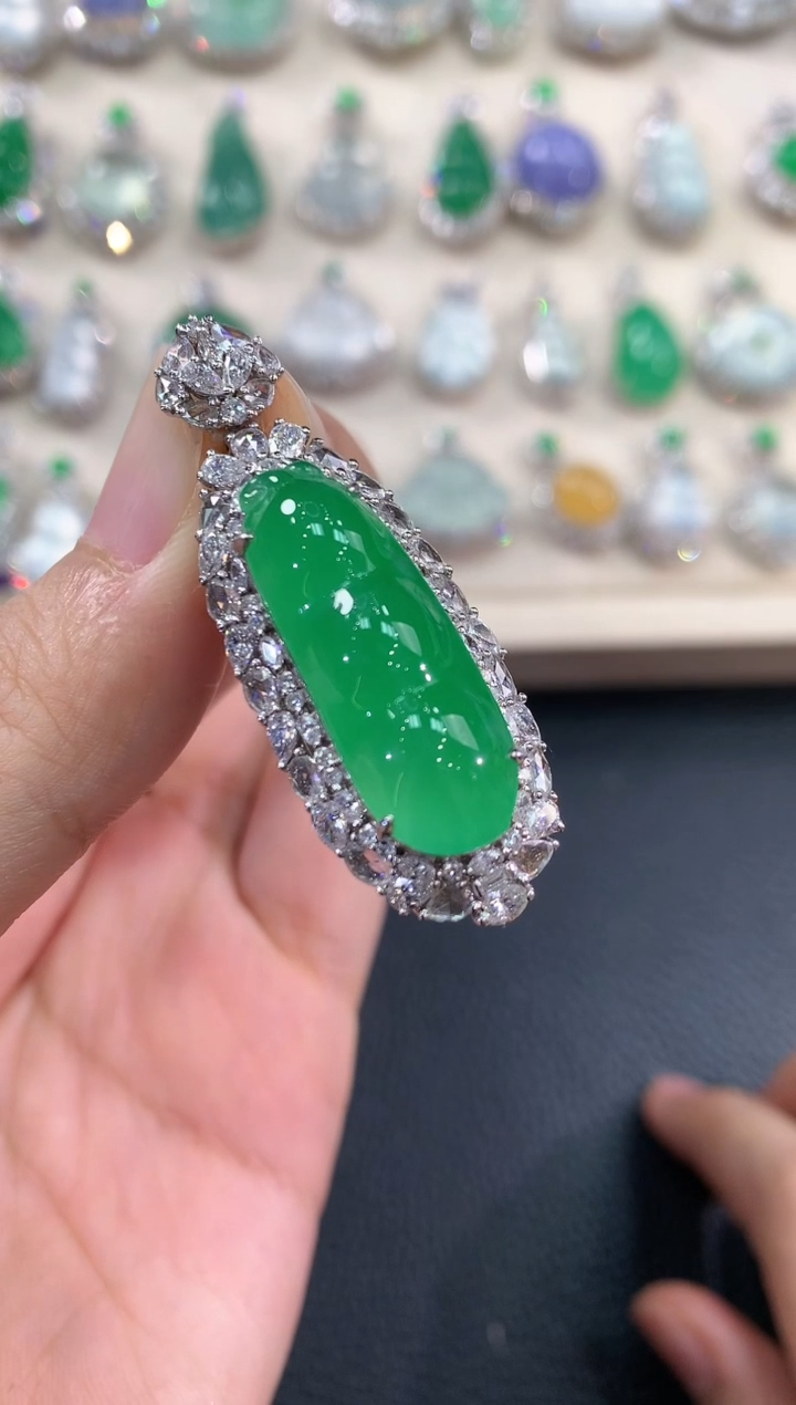 【闪购商品】翡翠吊坠(不含链)18K金镶嵌C77