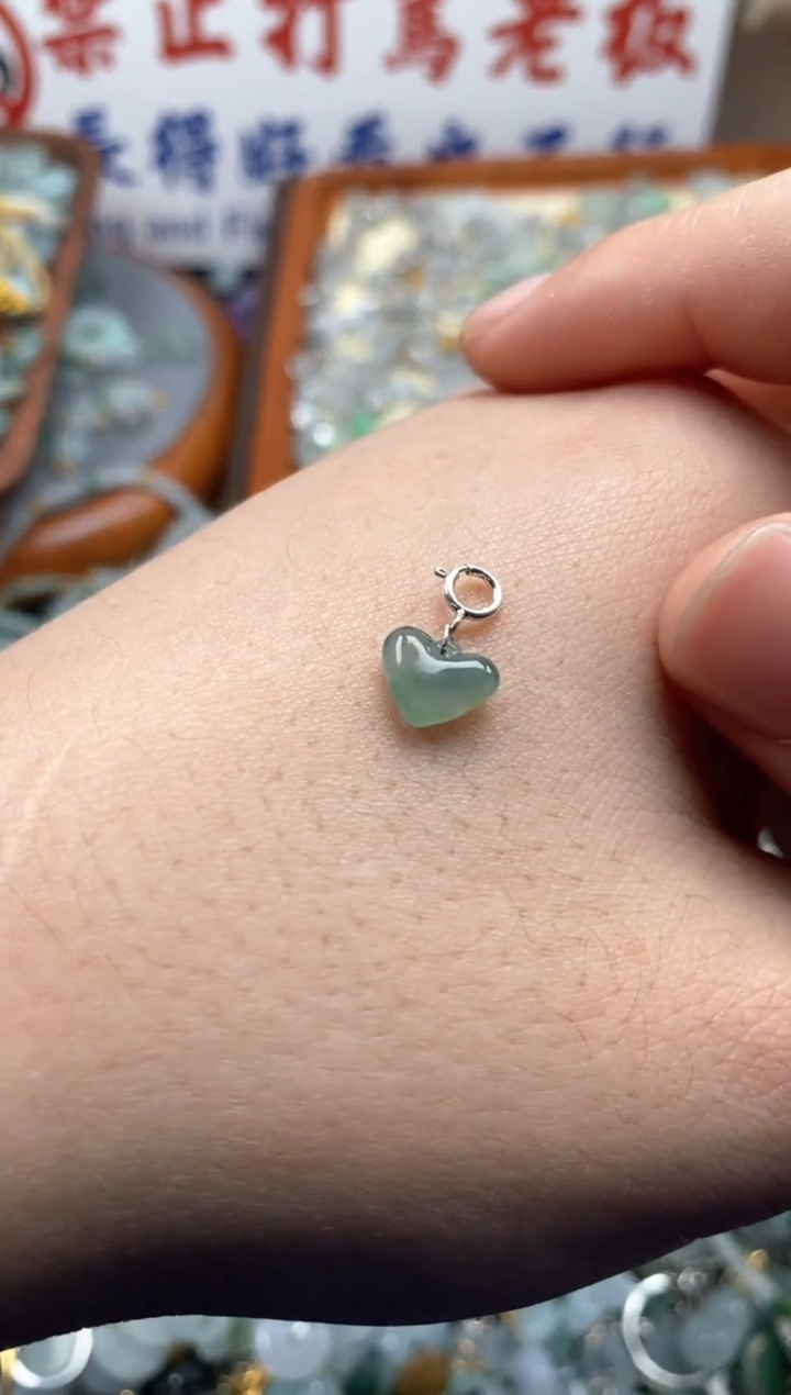 【闪购商品】翡翠颈饰未镶嵌哥哥