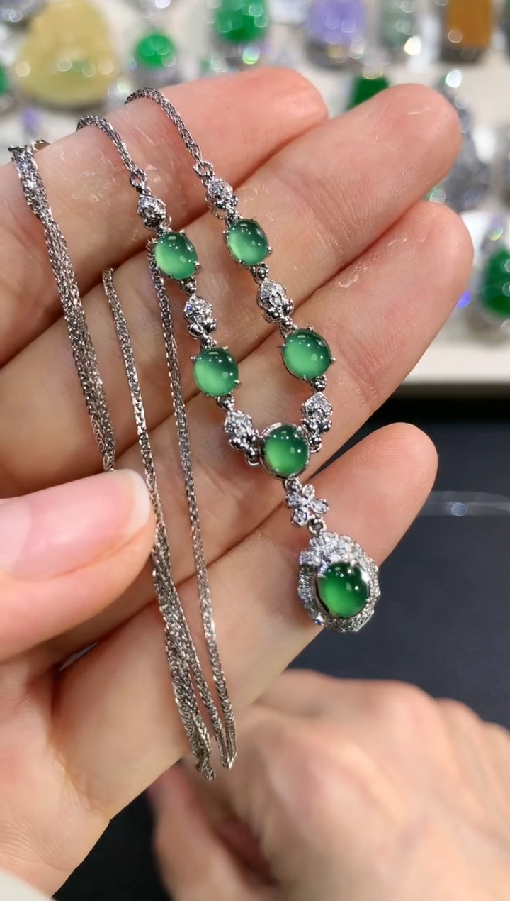 【闪购商品】翡翠套链18K金镶嵌e32