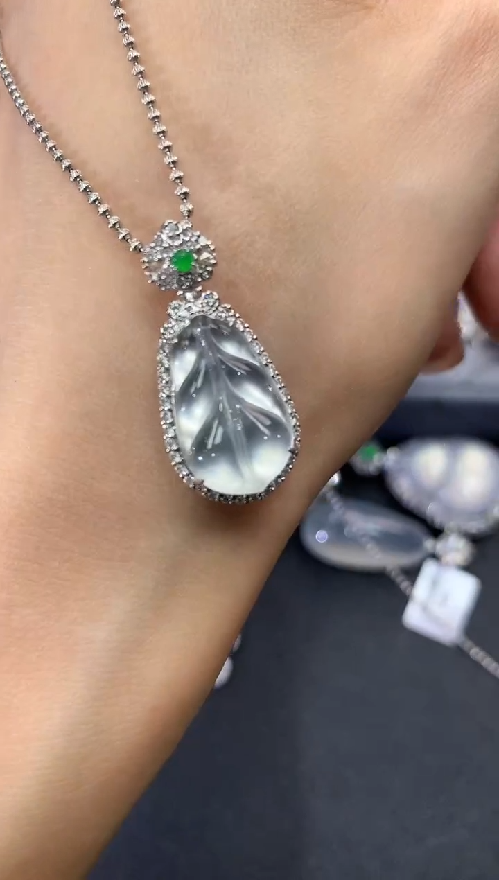 【闪购商品】翡翠吊坠(不含链)18K金镶嵌w36       