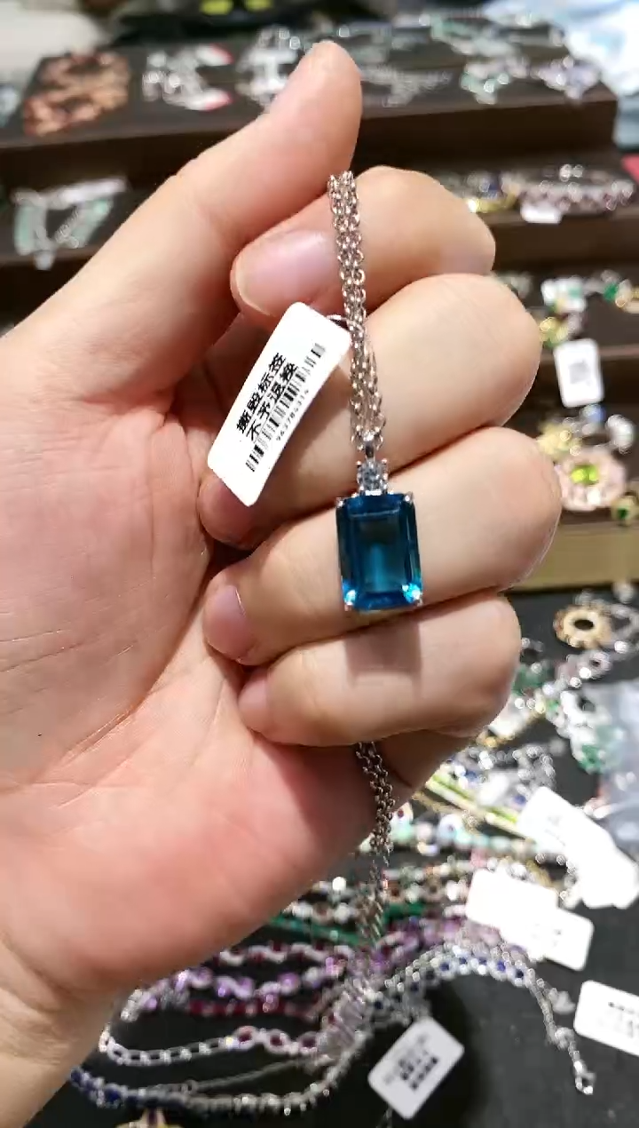 【闪购商品】托帕石颈饰银S925镶嵌吊坠