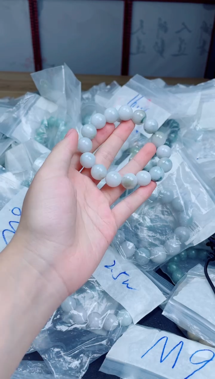 定制翡翠未镶嵌珠串