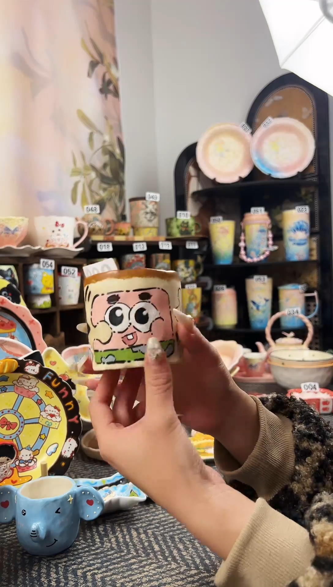 景德镇设计款手绘杯杯