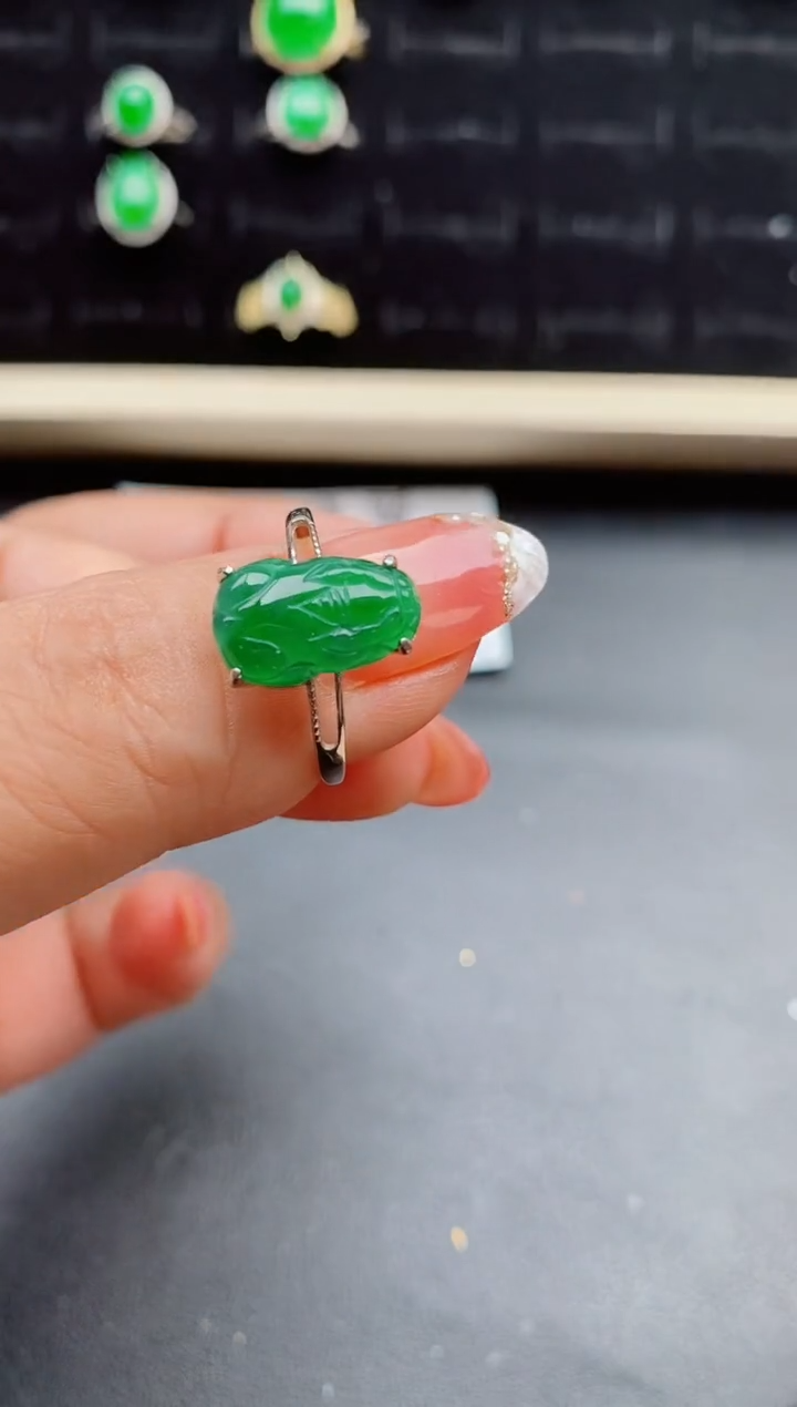【闪购商品】翡翠戒指银S925镶嵌8580