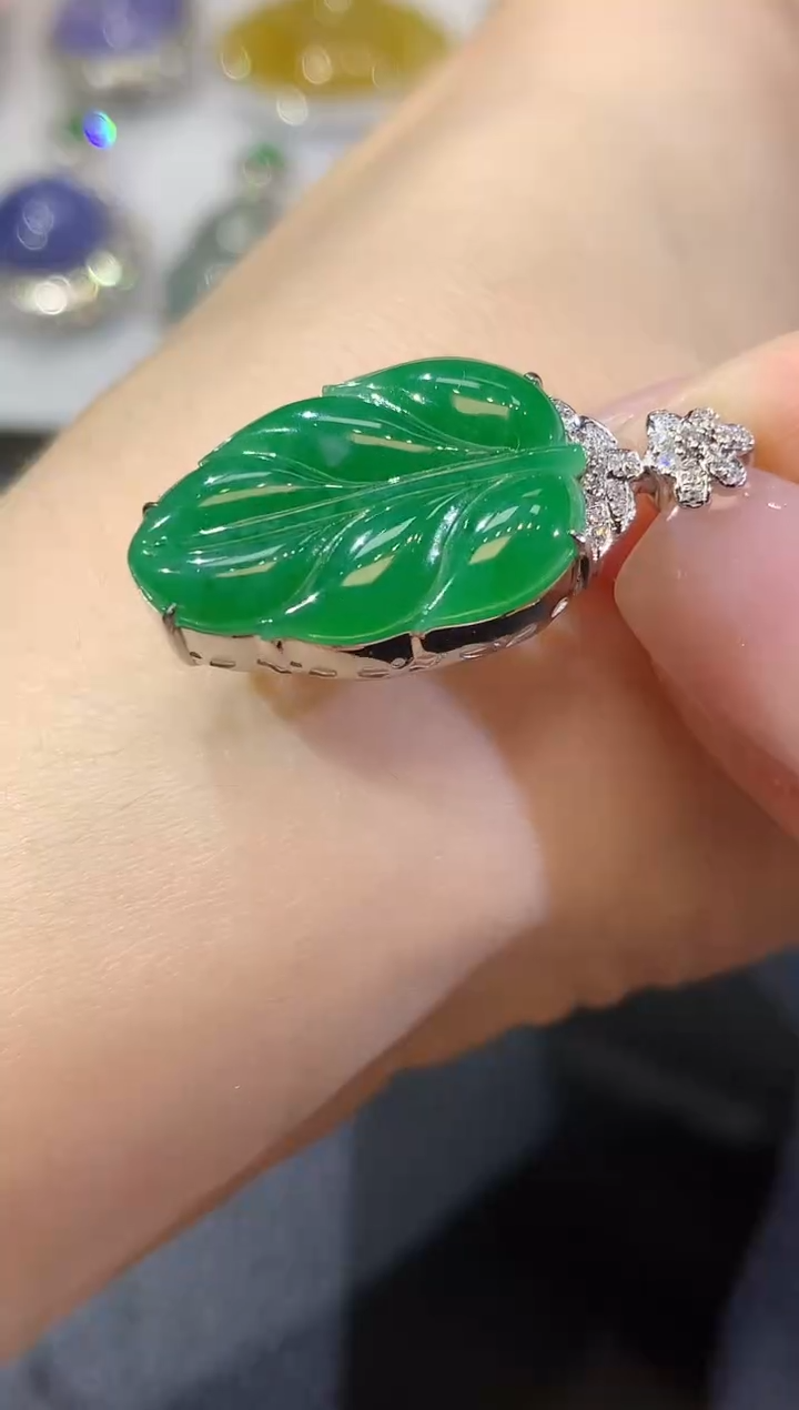 【闪购商品】翡翠18K金镶嵌吊坠(不含链)A77 