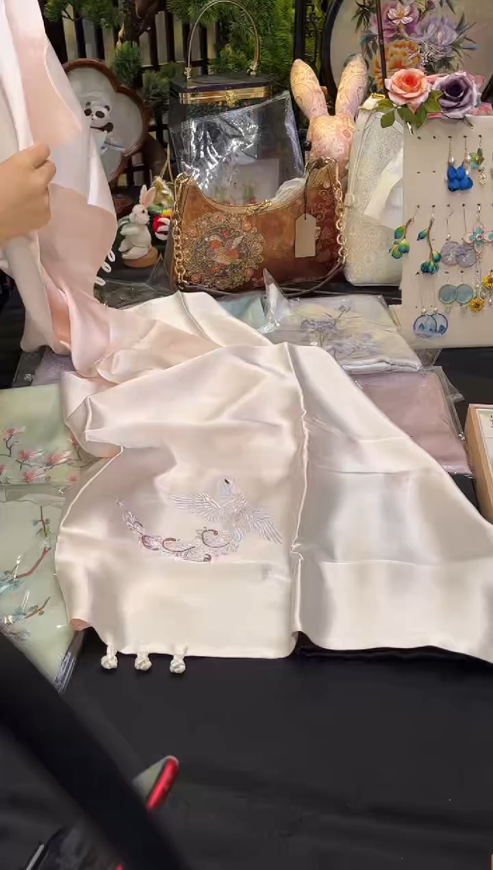 织绣流**栀非遗苏绣手工饰品