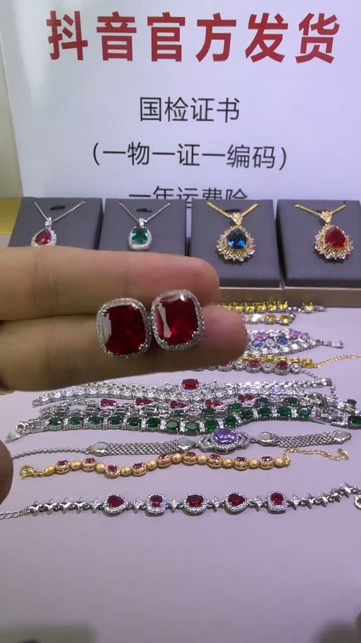 18K金镶嵌耳钉红宝石002