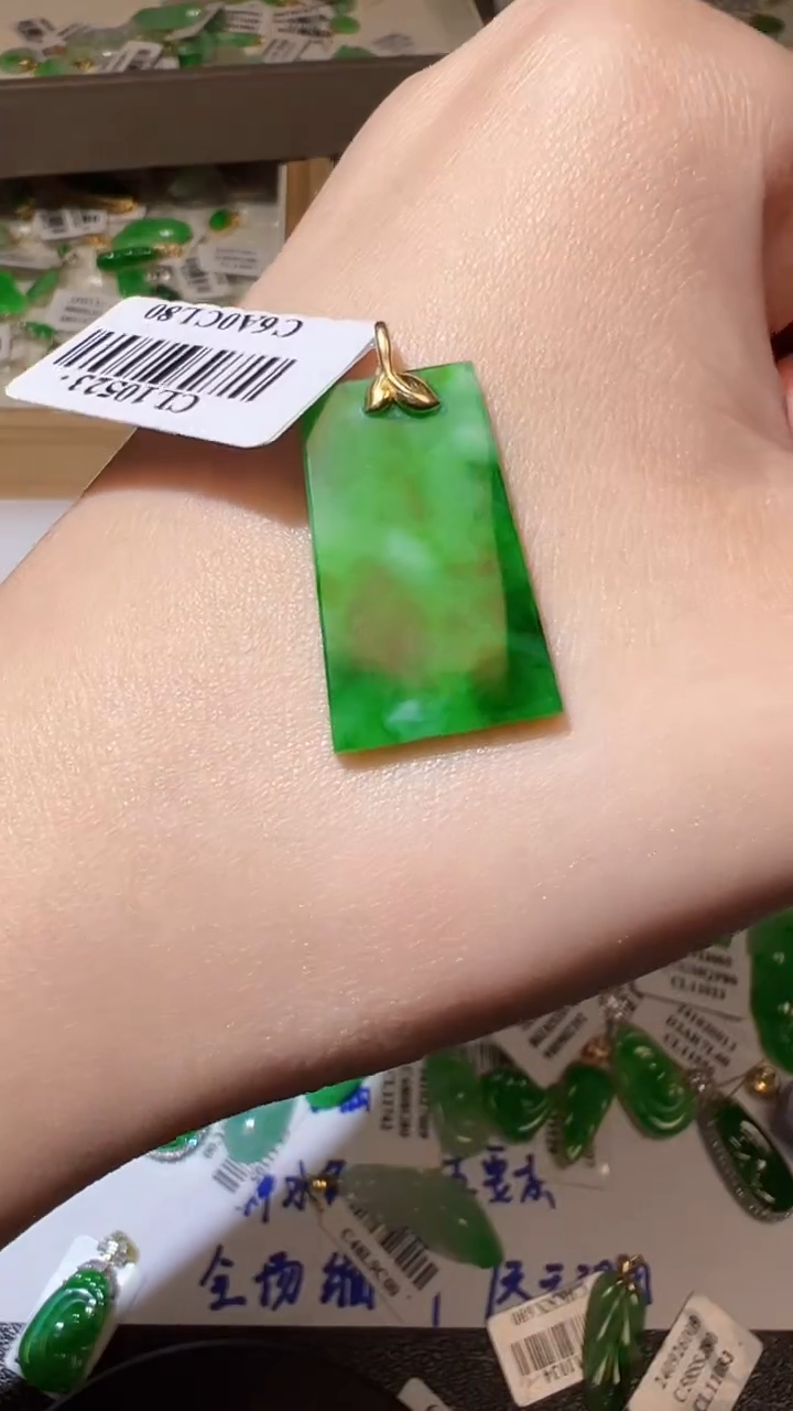【闪购商品】翡翠挂件18K金镶嵌我