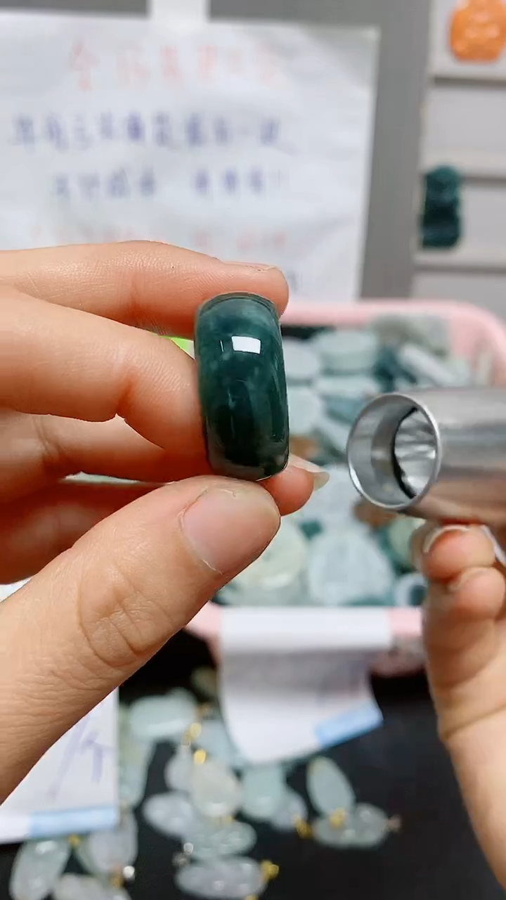 【闪购商品】翡翠颈饰未镶嵌天然翡翠A货