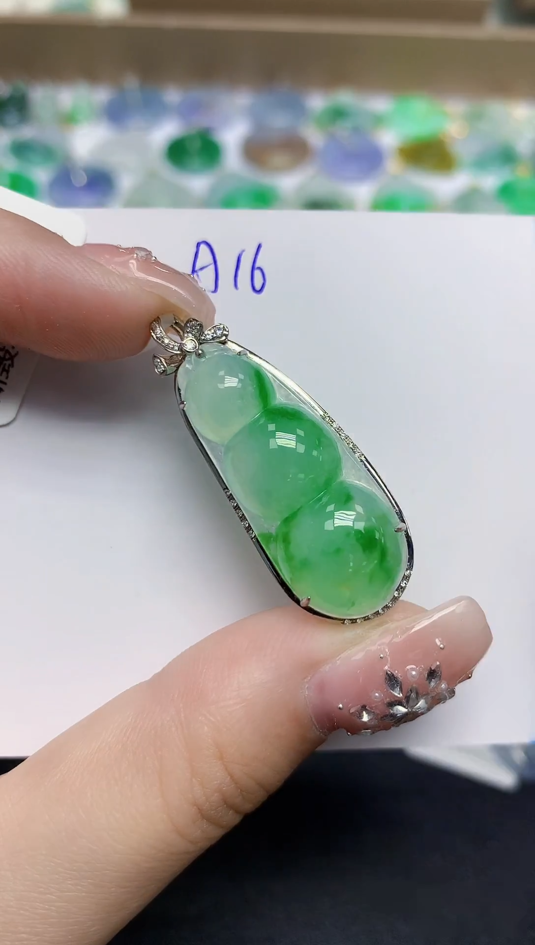 颈饰18K金镶嵌翡翠天然缅甸翡翠A货翡翠百元以上9元证书费自理