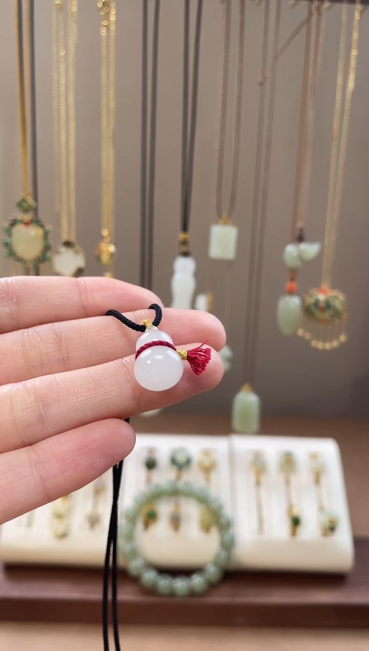 颈饰未镶嵌和田玉和田玉吊坠