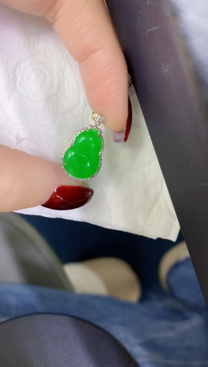 颈饰18K金镶嵌翡翠缅甸天然翡翠A货