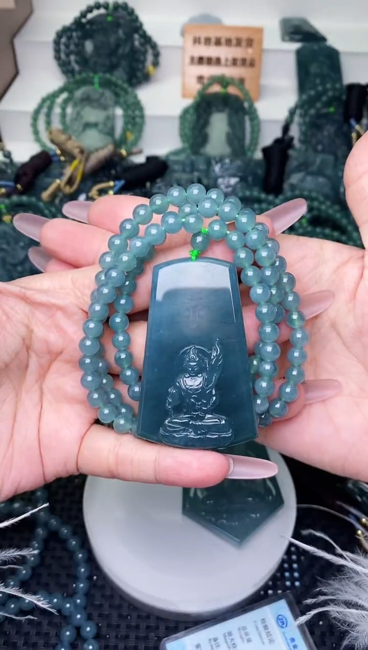 颈饰未镶嵌翡翠 