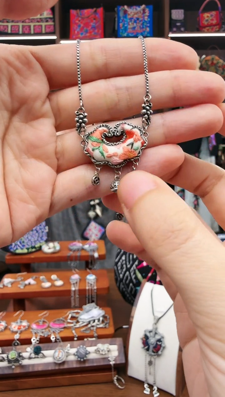 织绣23蚩梦苗族古绣