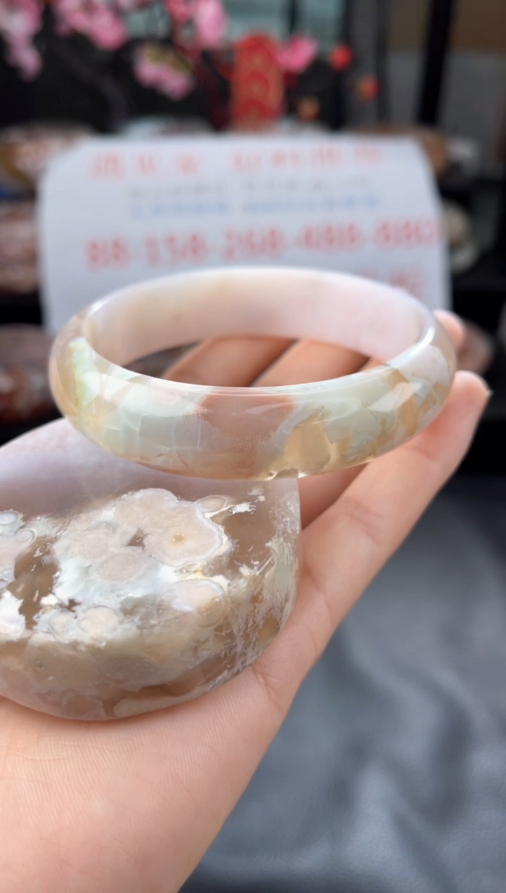 【闪购商品】石英质玉手镯未镶嵌62