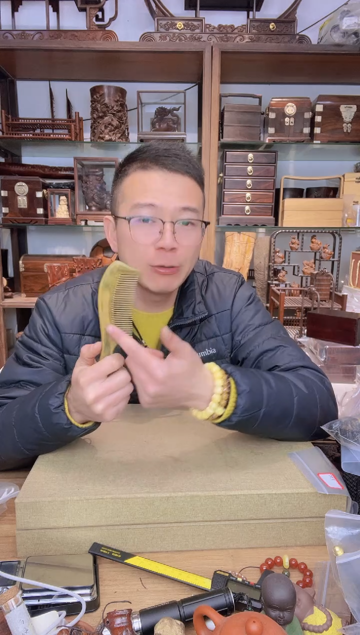 【闪购商品】乌木类书架008绿檀长柄梳