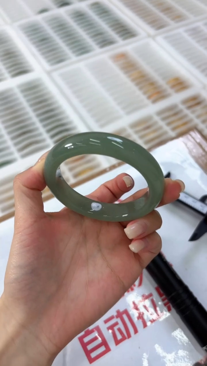 未镶嵌手镯石英质玉34-54D