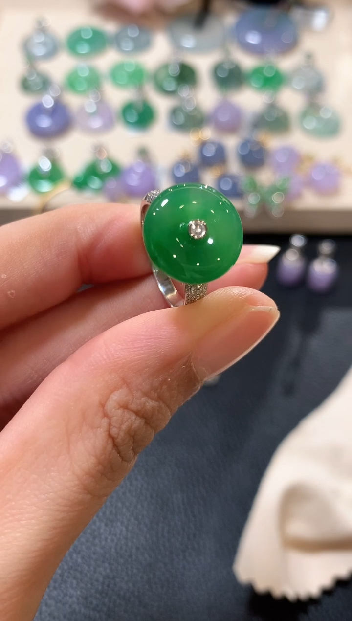 18K金镶嵌戒指翡翠z68 