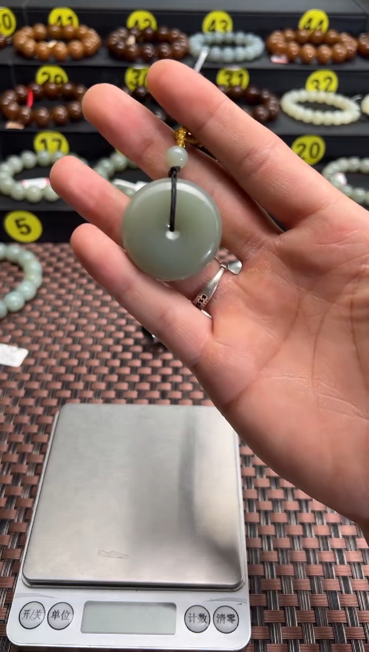 【闪购商品】和田玉吊坠(赠链)未镶嵌且末料青白玉平安扣卡35.4