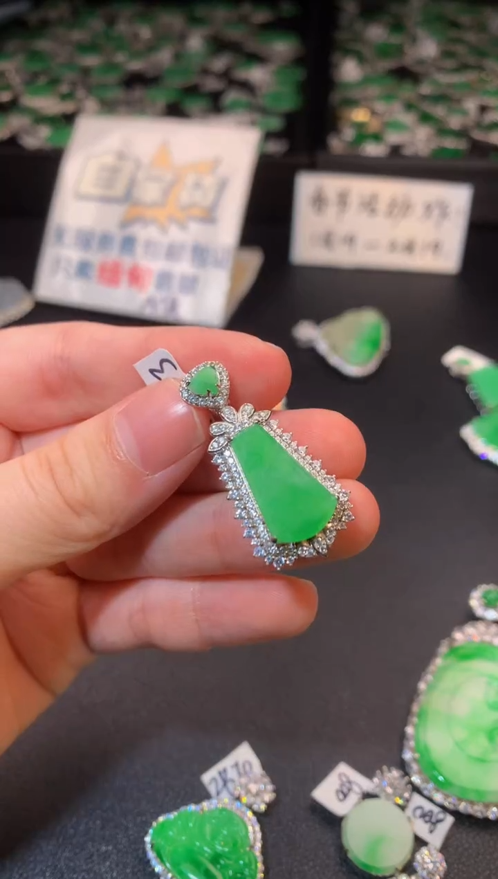 【闪购商品】翡翠颈饰银S925镶嵌翡翠