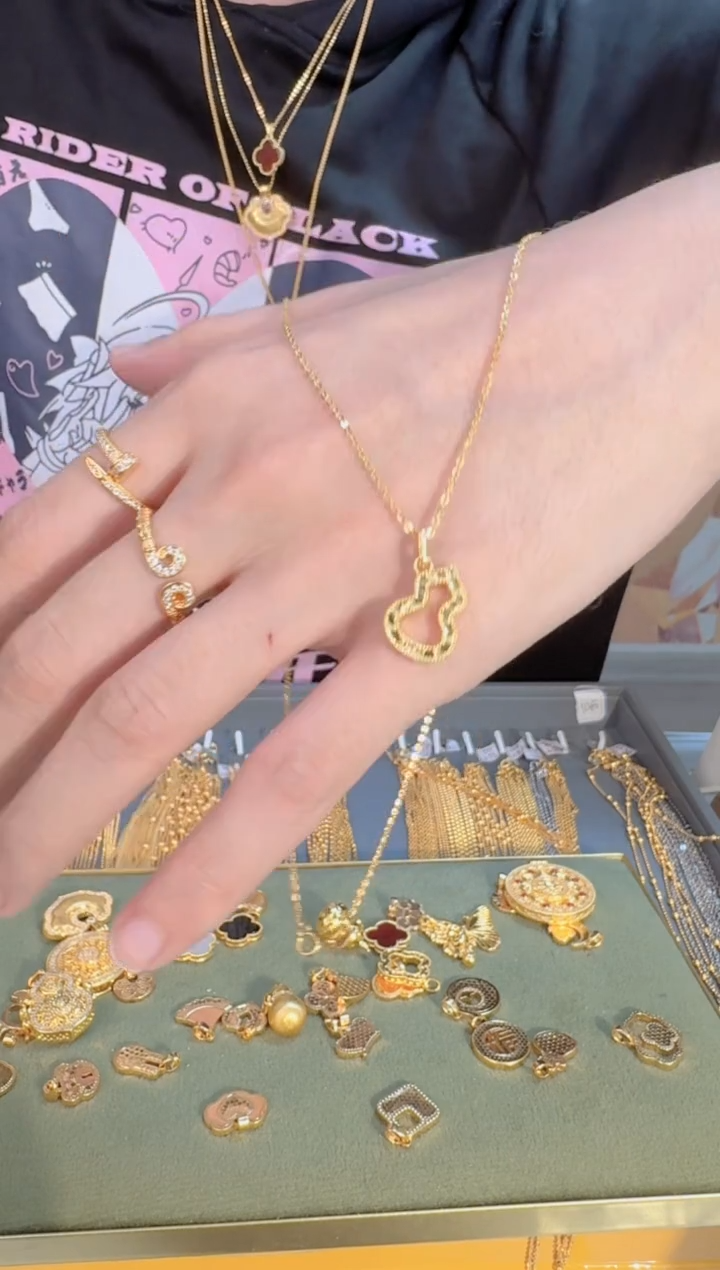 镂空葫芦吊坠0.4g（多样性发货）