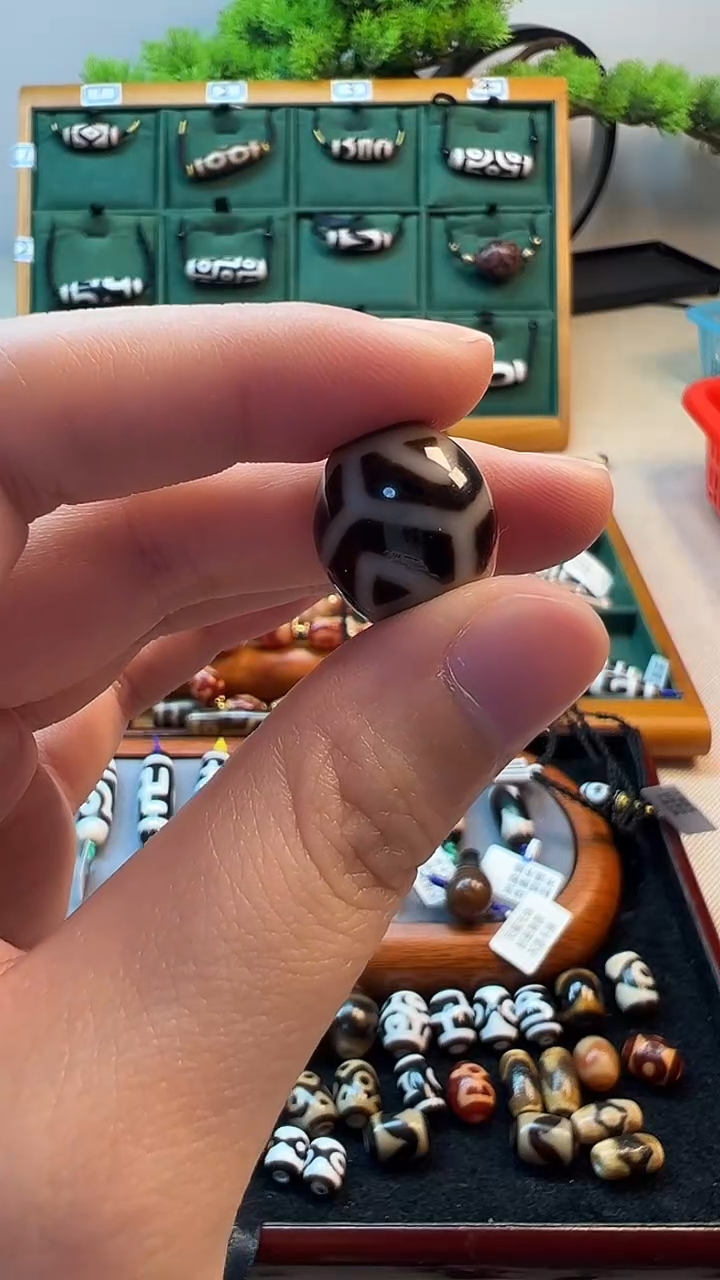 玛瑙/玉髓（覆膜）颈饰未镶嵌n****p31微瑕