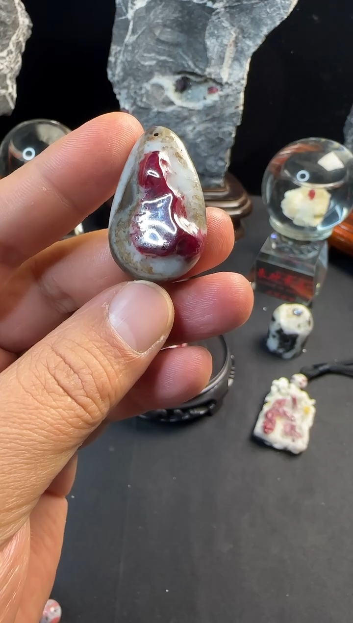 天然辰砂天然朱砂晶体原石吊坠挂件