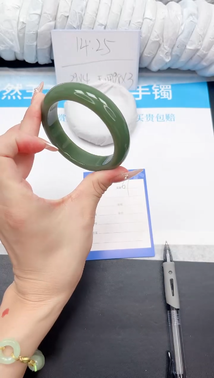 手镯石英质玉未镶嵌61-62.2HS