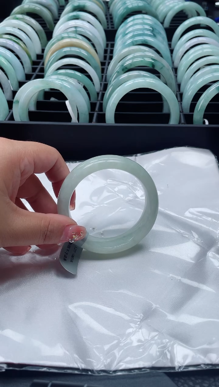 翡翠手镯未镶嵌天然缅甸翡翠A货