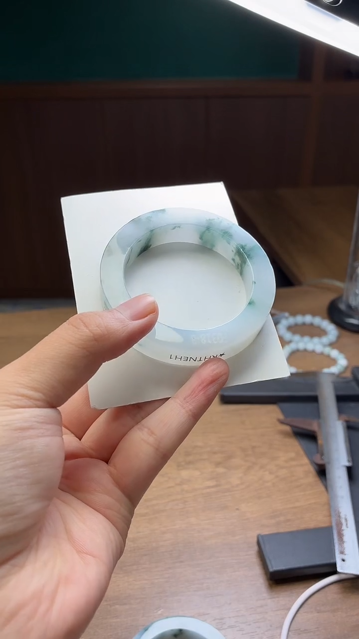 未镶嵌手镯定制翡翠生****奋定制