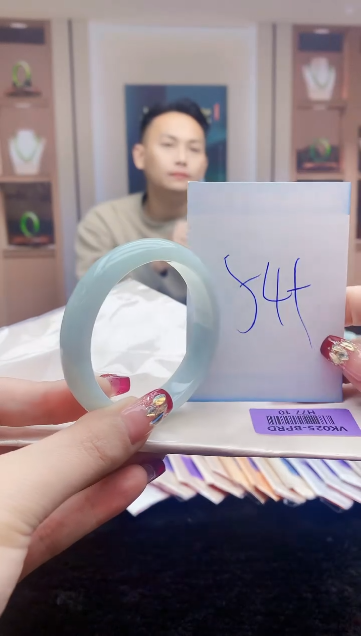 【闪购商品】翡翠手镯未镶嵌     H77-10