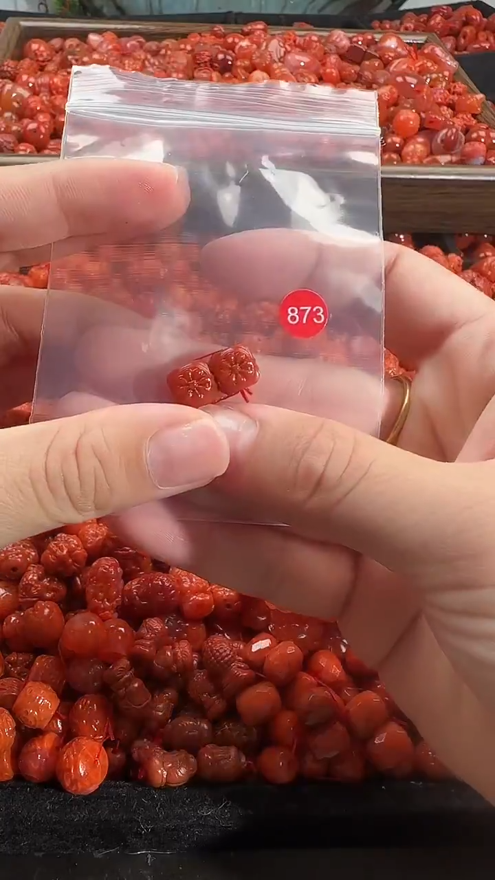 颈饰未镶嵌南红玛瑙1