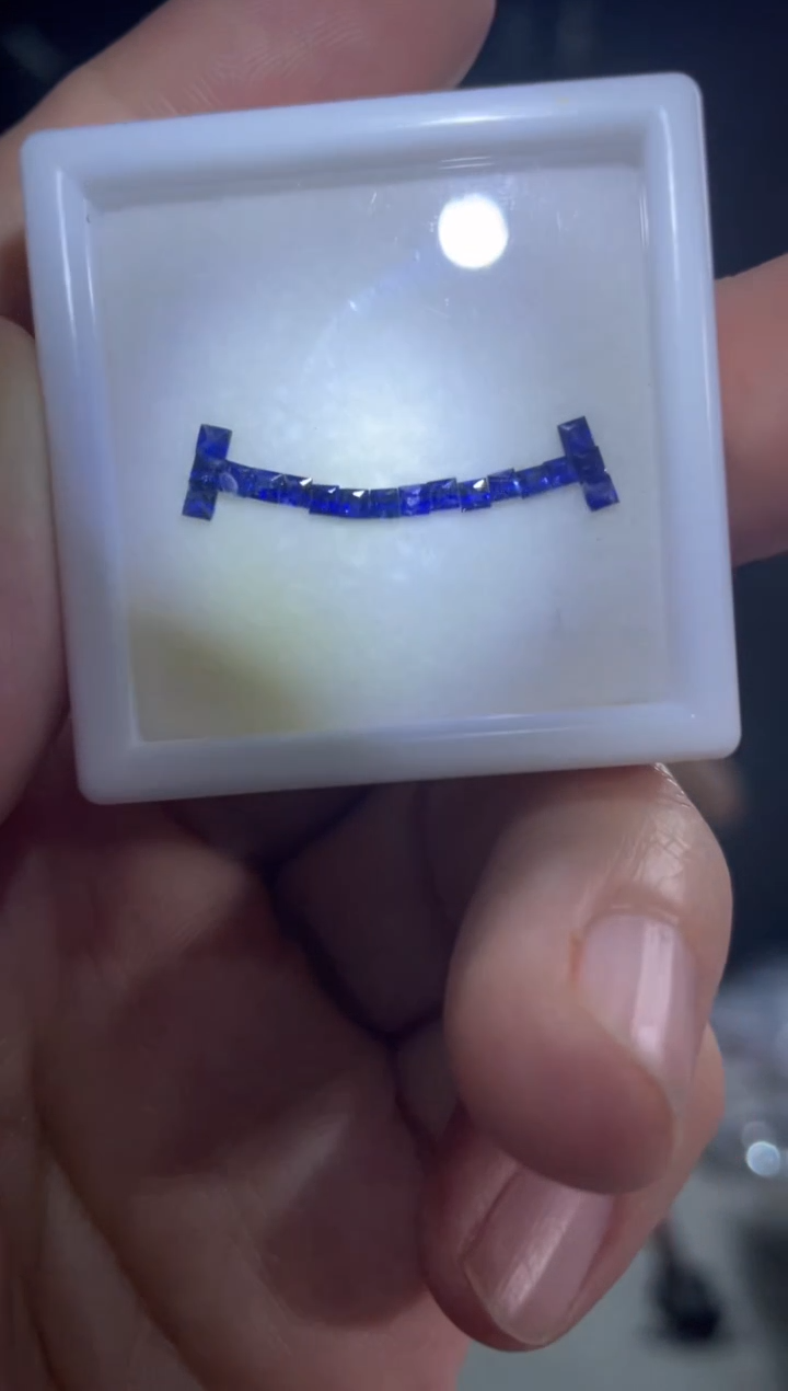 【闪购商品】蓝宝石裸石未镶嵌皇家蓝84.3分