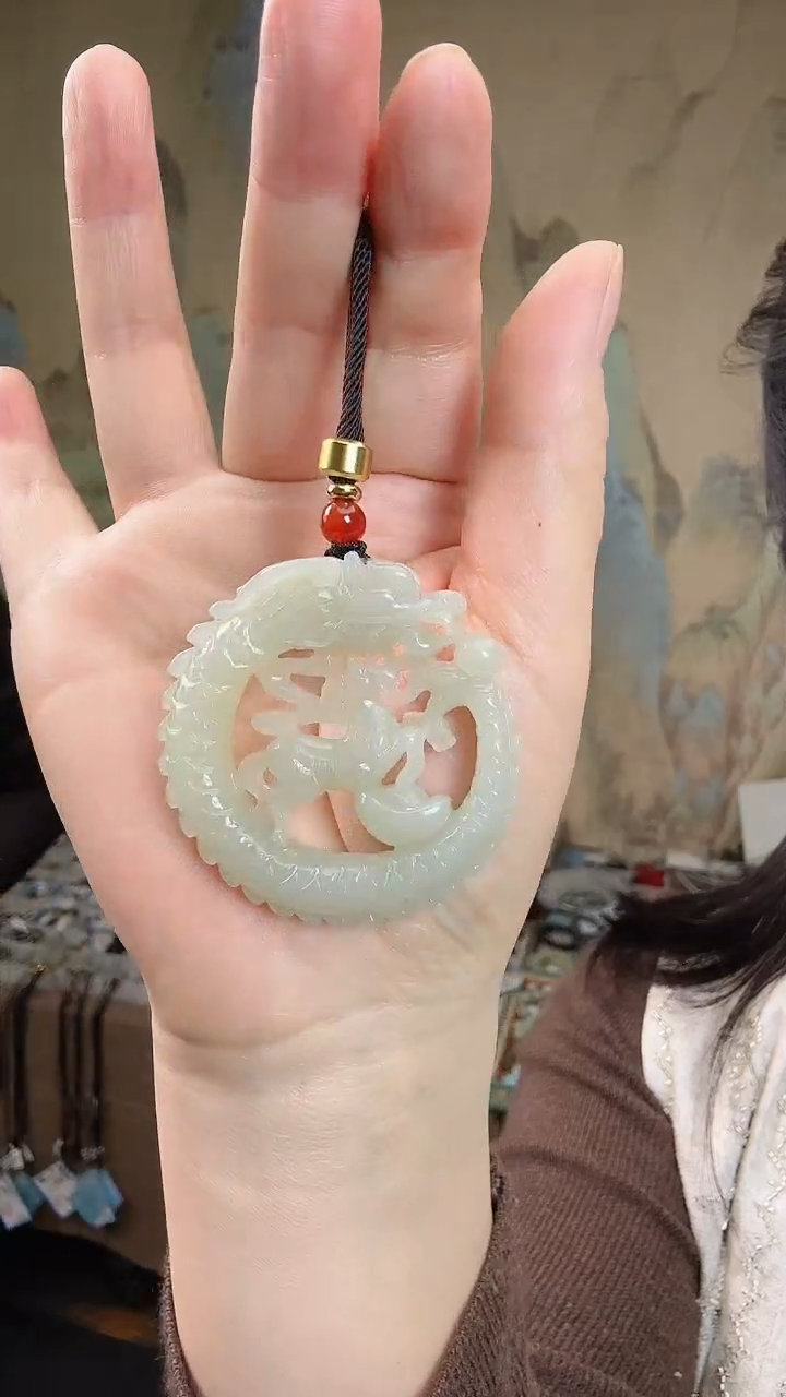 颈饰未镶嵌和田玉.